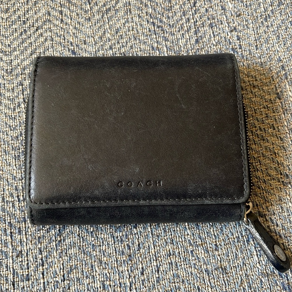 Coach wallet zipper around change compartment